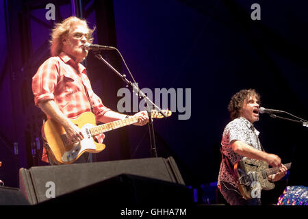 Franklin, uns. 28. Sep, 2016. Daryl Hall (l) und John Oates der Halle & Oates führen während der Pilgerfahrt Festival im Park am Harlinsdale Hof in Franklin, Tennessee, USA, am 25. September 2016. Foto: Hubert Boesl/Dpa - NO-Draht-SERVICE-/ Dpa/Alamy Live News Stockfoto