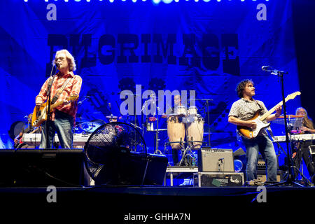 Franklin, uns. 28. Sep, 2016. Daryl Hall (l) und John Oates der Halle & Oates führen während der Pilgerfahrt Festival im Park am Harlinsdale Hof in Franklin, Tennessee, USA, am 25. September 2016. Foto: Hubert Boesl/Dpa - NO-Draht-SERVICE-/ Dpa/Alamy Live News Stockfoto