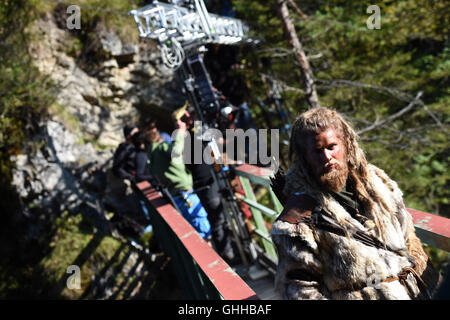 Eschenlohe, Deutschland. 27. Sep, 2016. Der Stunt double Martin Schneider im Bild auf dem Set von ICEMAN (AT) - Die Legende von Ötzi (lit. ICEMAN (AT) - die Legende von Ötzi) in Eschenlohe, Deutschland, 27. September 2016. Foto: FELIX HOERHAGER/DPA/Alamy Live-Nachrichten Stockfoto