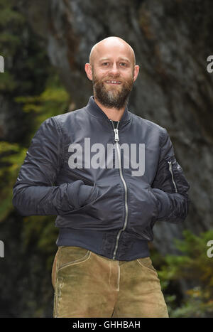 Eschenlohe, Deutschland. 27. Sep, 2016. Schauspieler Jürgen Vogel im Bild auf dem Set von ICEMAN (AT) - Die Legende von Ötzi (lit.) ICEMAN (AT) - die Legende von Ötzi) in Eschenlohe, Deutschland, 27. September 2016. Foto: FELIX HOERHAGER/DPA/Alamy Live-Nachrichten Stockfoto