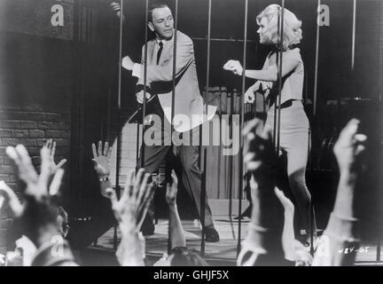 Dan Edwards (FRANK SINATRA), Tracy Edwards (NANCY SINATRA)-Regie: Jack Donohue aka. Ehe auf den Felsen Stockfoto