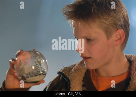 Wintersonnenwende - Die Jagd Nach Den Sechs Zeichen des Lichts / Will Stanton (ALEXANDER LUDWIG) Regie: David L. Cunningham aka. Der Sucher: Die Dunkelheit steigt Stockfoto