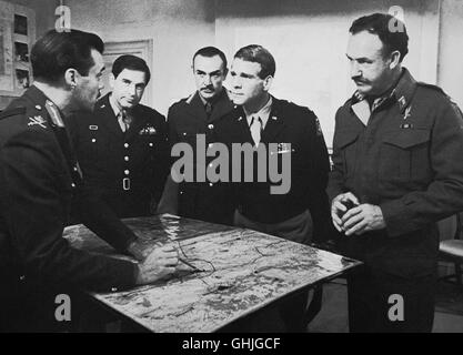 September 1944. Sterben Sie Westalliierten Stehen Vor Den Grenzen des Deutschen vor. Wichtigstes Versicherungsmanagements Objekt Für die Amerikaner ist Die Brücke von Arnheim. Szene Mit DIRK BOGARDE (Lt.Gen. Browning), SEAN CONNERY (Christina. Urquhart), RYAN O'NEAL (Brigadegeneral. Gavin), GENE HACKMAN (Christina. Sosabowski) Film, Fernsehen, Kriegsfilm, 70er Regie: Richard Attenborough aka. Eine Brücke zu weit Stockfoto