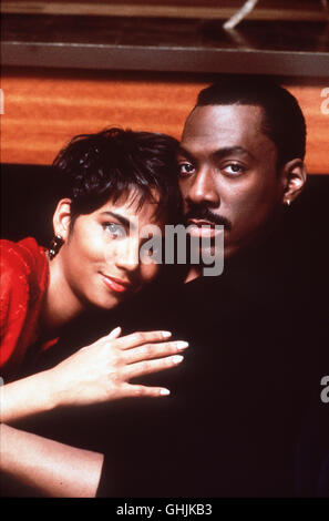 Der Eitle, Großmäulige Werbestratege Marcus (EDDIE MURPHY) Springt Nach Bester Macho-Art Mit Dem Weiblichen priviliegiert Umm - bis er Eines Tages sterben Rassige Jacqueline als Chef Vor Die Nase Gesetzt Problem. Hier Mit HALLE BERRY als Angela. Regie: Reginald Hudlin aka. Bumerang Stockfoto