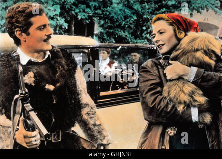 In 3 Episoden Wird Die Bewegte Geschichte Eines Rolls-Royce Und Seiner Wechselnden Besitzer(innen) wurde. Stationen Sind London, Neapel Und der Balkan, der Zeitliche Rahmen Reicht von Den 30er Jahren Bis in Die Frühphase des 2. Weltkrieges... OMAR SHARIF - David INGRID BERGMAN - Gerda Hirse Regie: Anthony Asquith aka. Der gelbe Rolls-Royce Stockfoto