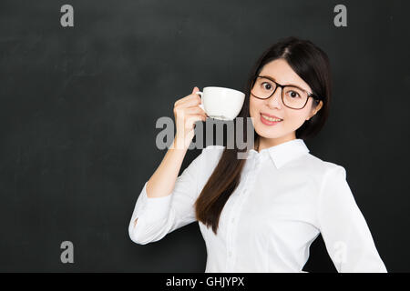 Der wahre Lehrer verteidigt seinen Schülern gegen seine eigenen persönlichen Einflüsse von der Schule Stockfoto