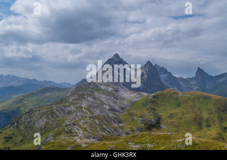 Schöne Berglandschaft in den Lechtaler Alpen mit Leutkircher Hütte, Nord-Tirol, Österreich Stockfoto