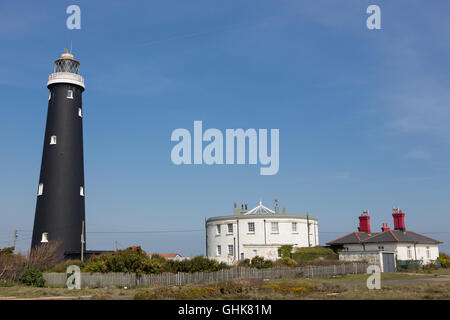 Alten Leuchtturm Dungeness und Häuser an Dungeness, Romney Marsh, Kent in England Stockfoto