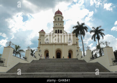 Niedrigen Winkel Ansicht über die Treppe der Kathedrale El Cobre, in der Nähe von Santiago De Cuba Stockfoto