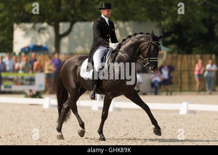 Edward Gal mit seinem Pferd Glock Stimme bei der niederländischen Dressur-Meisterschaft. Edward Gal gewann die Meisterschaft. Stockfoto