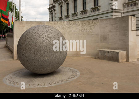 London, UK - 1. Juni 2014: die Bali Bombing Denkmal in Großbritannien gebaut, um den Tod von 202 Menschen erinnern, während ein Terrorist eine Stockfoto