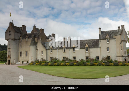 Ballindalloch Castle, bekannt als die "Perle des Nordens", ist eine schottische Burg in Banffshire, Schottland. Stockfoto