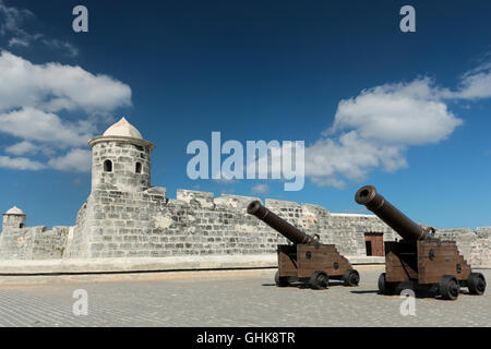 Alten Canon vor Castillo San Salvador De La Punta, Havanna, Kuba Stockfoto