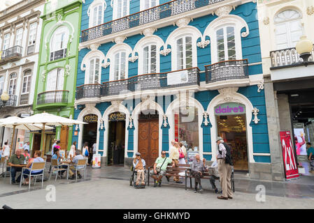 LAS PALMAS, GRAN CANARIA, Spanien - 30. Juli 2016: Menschen am wichtigsten shopping Straße Calle Triana in Las Palmas de Gran Canaria, Spai Stockfoto