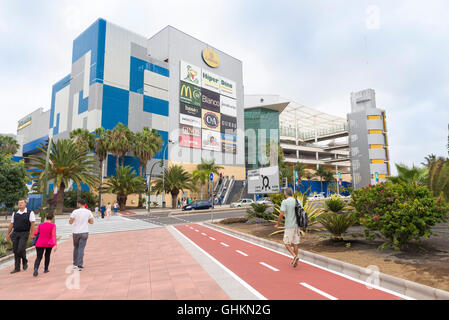 LAS PALMAS, GRAN CANARIA, Spanien - 1. August 2016: El Muelle Einkaufszentrum, neben Park Santa Catalina in Las Palmas Stockfoto