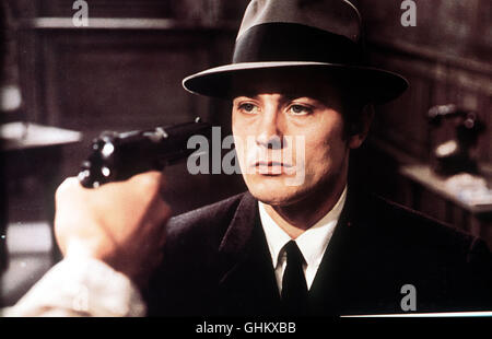 Der Professionelle Killer Jeff Castello (ALAIN DELON) Erkennt, Daß er in Eine Sackgasse Geraten ist Und Geht Mit der Konsequenz, Mit der er Andere Tötete, Selber in Höhle Tod... Regie: Jean-Pierre Melville aka. Le samourai Stockfoto