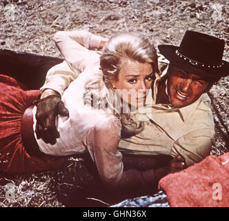 Todfeinde Five Card Stud USA 1968 - Henry Hathaway Van Morgen (DEAN MARTIN) Und Lily Langford (INGER STEVENS) Sind Auf der Flucht... Regie: Henry Hathaway Alias. Five-Card Stud Stockfoto