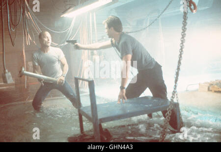 In Rund 600 Metern Tiefe Versuchen Bud Brigman (ED HARRIS, li), Vorarbeiter Einer Unterwasser-Öl-Bohrstation Und der Psychopathische Marine-Leutnant Coffey Ein Gesunkenes (MICHAEL BIEHN) Atom-U-Boot Zu Retten. Sie Werden Dabei in Ein dramatischen Abenteuer Verwickelt, Bei Dem Sie Einem Unvorstellbaren Geheimnis Auf Die Spur Kommen. Regie: James Cameron aka. Der Abgrund Stockfoto