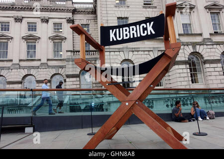 "Kubricks Stuhl, 2016' von Nancy Fouts und John Reeves außerhalb"Tagträumen mit Stanley Kubrick"Ausstellung im Somerset House Stockfoto