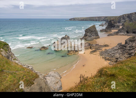 Bedruthan Steps, einen fabelhaften Strand an der Nordküste von Cornwall in England, UK Stockfoto