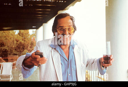 MAN SPRICHT DEUTSCH BRD 1987 - Hanns Christian Müller Herr Eigenbrodt (DIETER HILDEBRANDT) Freut Sich Über Seine Günstig Erstandene Villa, sterben äh Vollelektronisch Gesichtert Hut... Regie: Hanns Christian Müller Stockfoto