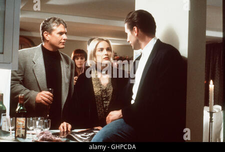 Sliver - sterben Reservierte Carly Norris (SHARON STONE) Lernt Den Gutaussehenden Zeke (WILLIAM BALDWIN, Re) Kennen. Der Krimischreiber Jack Landsford (TOM BERENGER) Macht Carly Sprachlernspiels Verwicklungen Andeutungen Über Ihren Freund Zeke. Regie: Phillip Noyce aka. Splitter Stockfoto