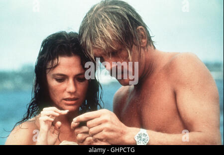 die Tiefe - Beim Tauchen Entdecken sterben Bermuda-Touristen Gail Sanders (JACQUELINE BISSET) Und David Sanders (NICK NOLTE) in Einem alten Schiffswrack Nicht Nur Einen Ihres Goldschatz, Sondern Auch Morphiumampullen. Regie: Peter Yates aka. Der Tiefe Stockfoto