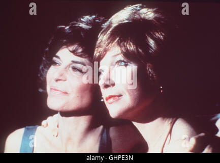 Wendepunkt - Emma (ANNE BANCROFT) Und Deedee (SHIRLEY MACLAINE) Waren als Junge Tänzerinnen Gute Freundinnen Konkurren-tinnen Und Zugleich bin. Nach Vielen Jahren treffen Sie Einander Wieder. Eine bin Ende Ihrer Karriere, Die Andere Mit Familie. Regie: Herbert Ross aka. Wendepunkt Stockfoto