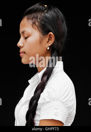 Porträt der Smot Sängerin Srey Pov. Srey ist Student und Performerin mit Kambodscha Living Arts in Phnom Pehn, Kambodscha.