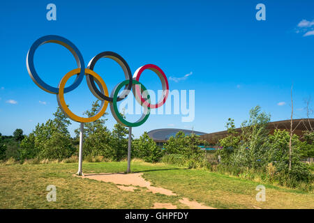 LONDON, UK - 7. August 2016: Die Olympischen Spiele Symbol in die neue Queen Elizabeth Olympic Park, London UK Stockfoto