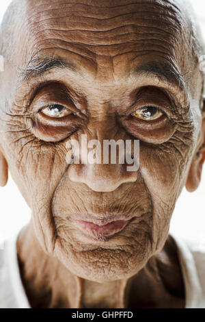 Porträt des Kantoam Ming (Kan Toeming) Master Ling Srei. (Srey) Wat Atwea, Siem Reap, Kambodscha. Stockfoto