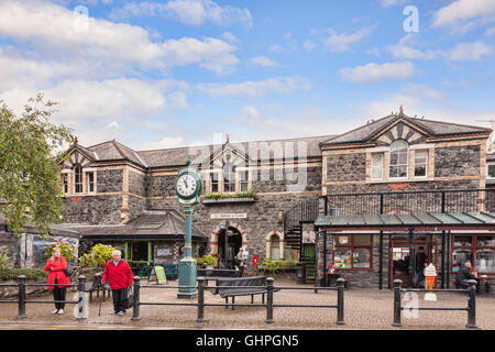 Betws-y-Coed Station und Uhr, Snowdonia-Nationalpark, Conwy, Wales, UK Stockfoto