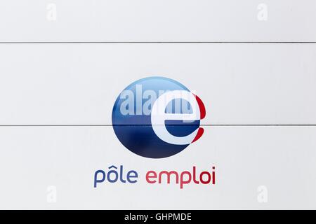 Pole Emploi Zeichen an der Wand Stockfoto