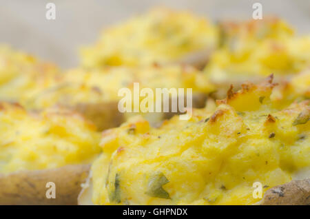 Gruppe von gefüllte Ofenkartoffeln Stockfoto