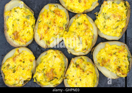 Gruppe von gefüllte Ofenkartoffeln Stockfoto