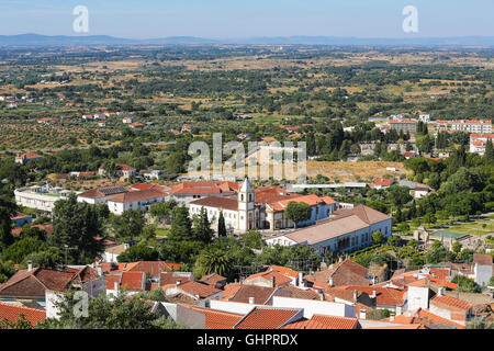 Blick von der Burg der Templer auf das berühmte Kloster und Kirche von Graca in Castelo Branco, eine Stadt in der Region Centro Portug Stockfoto