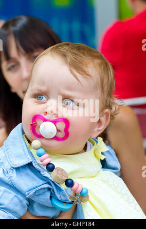 Mutter mit kleinen Mädchen Stockfoto