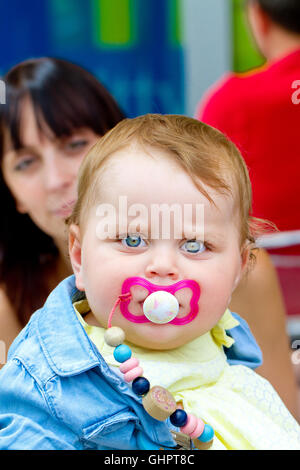 Mutter mit Kleinkind Stockfoto