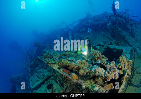 Schiffbruch SS Turbo, Taucher und Schiffswrack, Turbo-Wrack, Ras Banas, Rotes Meer, Ägypten, Afrika Stockfoto