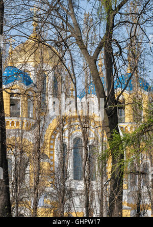 Blick vom Park auf Wladimir Kathedrale. Jetzt ist es die wichtigsten Tempel der ukrainischen orthodoxen Kirche Kiewer Patriarchats. Stockfoto