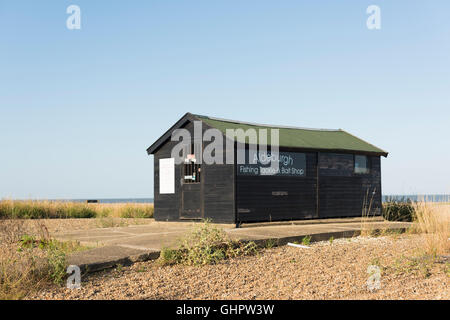 Aldeburgh Angelausrüstung und Köder-Shop am Strand Suffolk UK Stockfoto