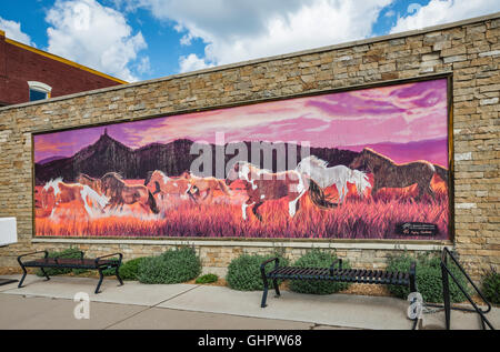 Herde von Pferden, Wandbild, entworfen von Jeffry Haas und Hayley Goodman in Pagosa Springs, Colorado, USA Stockfoto