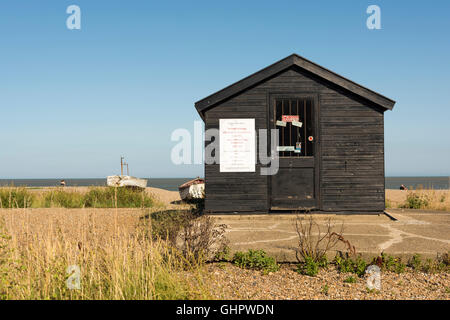 Aldeburgh Angelausrüstung und Köder-Shop am Strand Suffolk UK Stockfoto