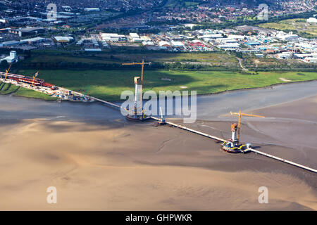 Eine Luftaufnahme des Aufbaus auf der neuen Brücke Mersey Gateway-Projekt arbeiten Stockfoto