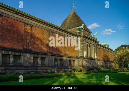 Ny Carlsberg Glyptotek, ein Kunstmuseum in Kopenhagen im Sonnenuntergang, Dänemark Stockfoto