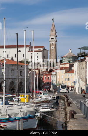 Der Hafen von Piran und Altstadt, Slowenien. Stockfoto