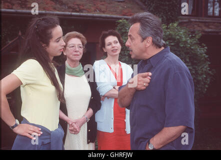 Stubbe - Von Fall Zu Fall - V.l. Christiane Stubbe (STEPHANIE STUMPH) Charlotte Hoyn (MARGRET HOMEYER) Caroline Stubbe (RENATE KRÖßNERS Wilfried Stubbe (WOLFGANG STUMPH) aka. F 14 - Die Seherin Stockfoto