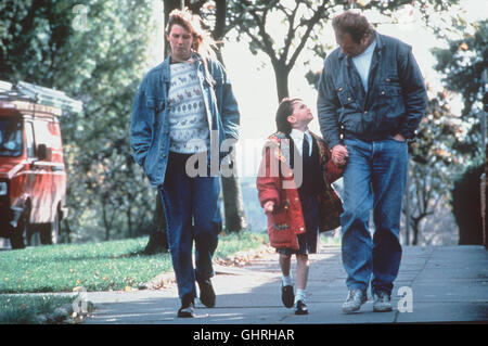 Um seine Familie Ernähren Zu Können, Begibt Sich Bob Manchmal Auch Außerhalb der Legalität... Bild: Anne (JULIE BROWN), Coleen (GEMMA PHOENIX), Bob (BRUCE JONES)-Regie: Ken Loach aka. Steinen zu regnen Stockfoto