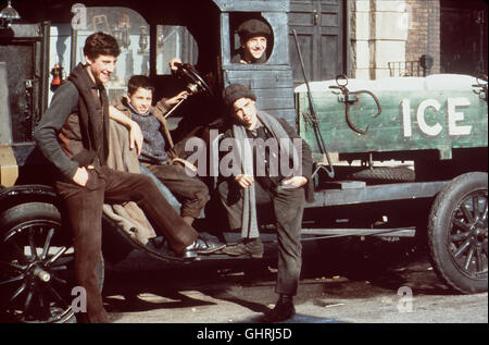 ES WAR EINMAL IN AMERIKA - New York in den 20er Jahren. Schon als Jugendliche Waren Max (RUSTY JACOBS) Und Seine Freunde (BRIAN BLOCK, NOAH MOAZEZI, SCOTT SCHUTZMAN) in Kleine Gaunereien Verwickelt. Regie: Sergio Leone aka. Once upon a Time in America Stockfoto