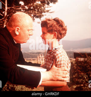 Der Gauner Und der Liebe Gott D 1960 - Axel von Ambesser Der Ganove Paul Wittkowski (GERT FRÖBE) ist Auf der Flucht Vor der Polizei in Die Soutane Eines Katholischen Priesters Geschlüpft... Regie: Axel von Ambesser Stockfoto